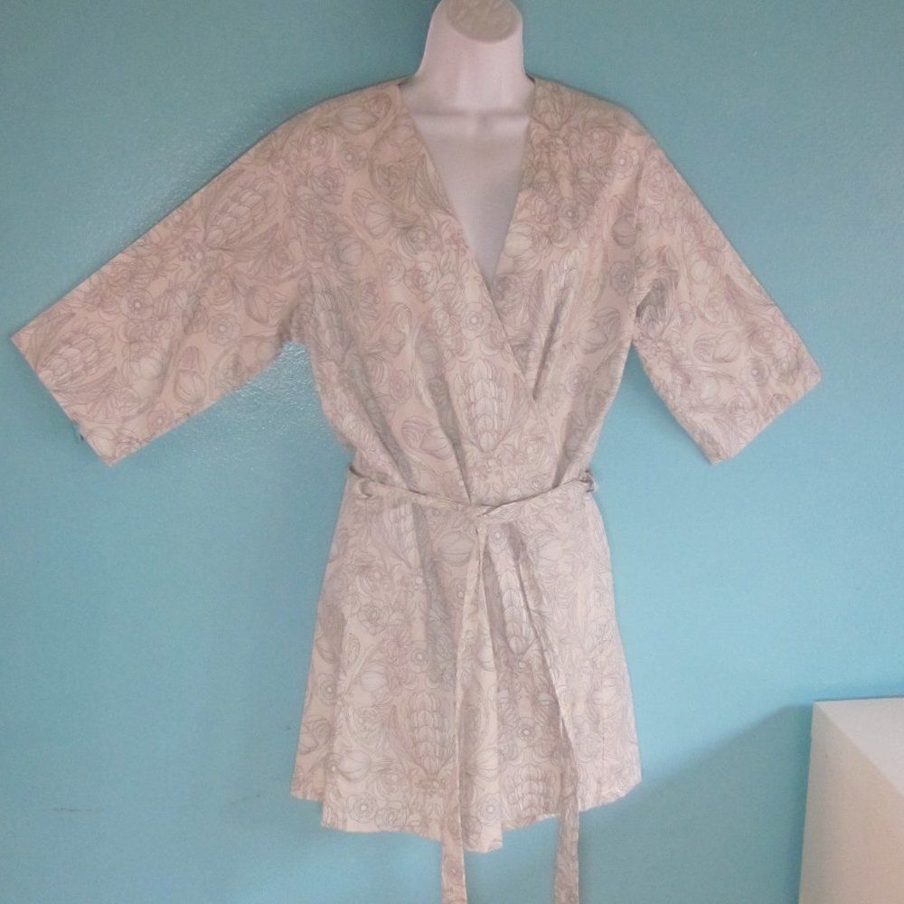 Modern Kimono Short Robe  One Size Cream & Gray Floral Cotton w/ Tie